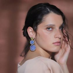 Boucles d'oreilles femme pendantes santibÉ santiago doré et perles santiago-noir-bo - pendantes - edora - 1