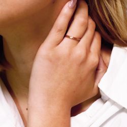 Bague femme alliance EDORA OR 18 carats rouge ruban plat confort martelé EDO2127724