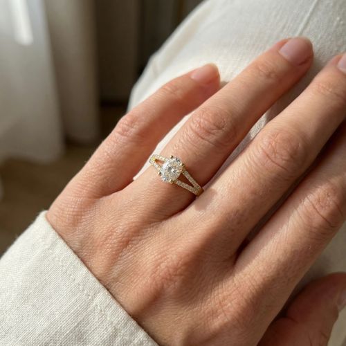 bague femme solitaire accompagné EDORA PLAQUE OR et oxydes