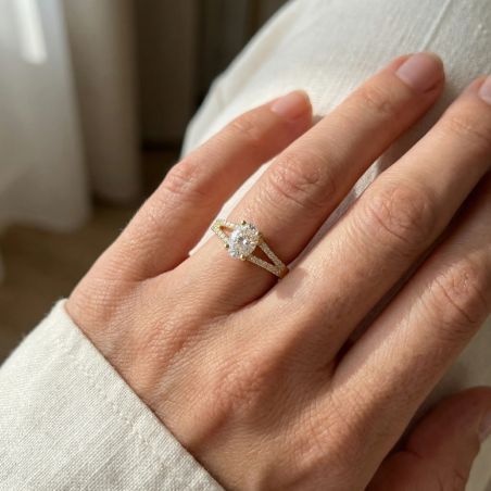 bague femme solitaire accompagné EDORA PLAQUE OR et oxydes