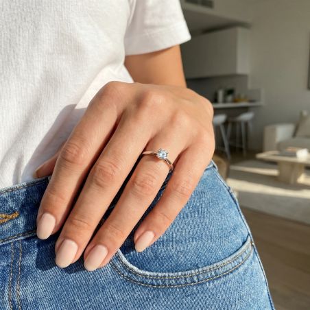 Bague Femme Solitaire EDORA OR 9 Caratss Blanc et Diamant De Synthèse 0,20 ct EDOB2/912.20.G.5.9