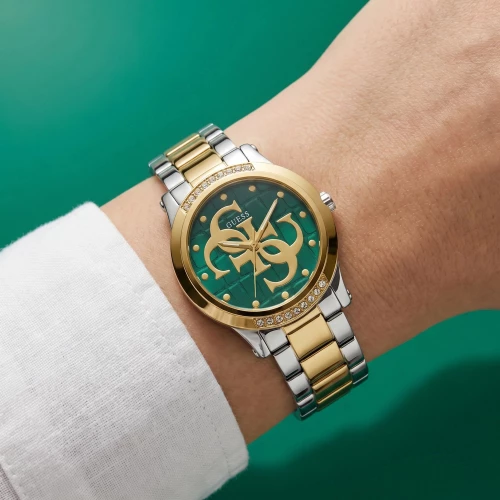 Montre Femme GUESS Charlotte Ronde 30 mm Bicolore Doré Argenté Cadran Vert Lunette Strass Bracelet Acier GW0767L4
