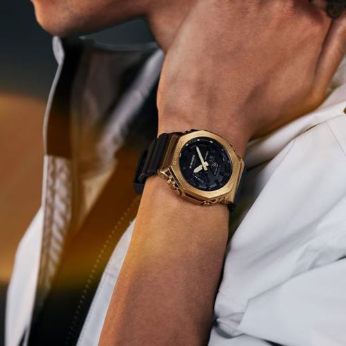Montre Homme CASIO G-Shock CasiOak Lunette Métal Dorée GM-2100G-1A9ER