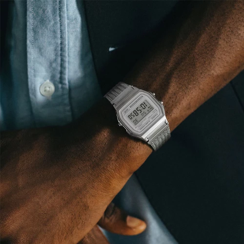 Montre Mixte CASIO Collection Vintage Numérique Maille Métallique Grise A158WEM-7EF