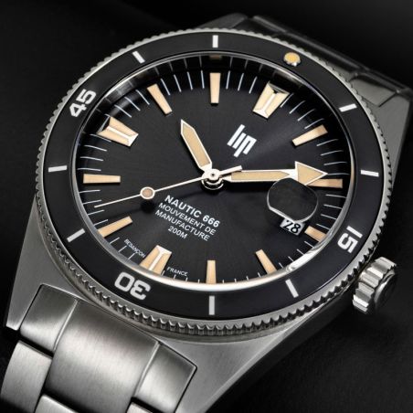 Montre homme lip manufacture nautic 666 automatique 200m acier cadran noir 676053 – montres françaises