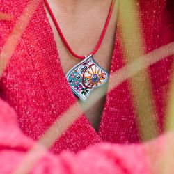 Collier femme cordon huilé una storia rouge corcoro - colliers-femme - edora - 1