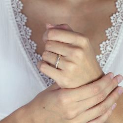 Bague femme alliance serti rail or 750/1000 jaune et diamants - alliances - edora - 2