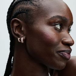 Boucles d'oreilles femme créoles pandora signature croix pavées 283150c01 - boucles-d-oreilles-femme - edora - 1