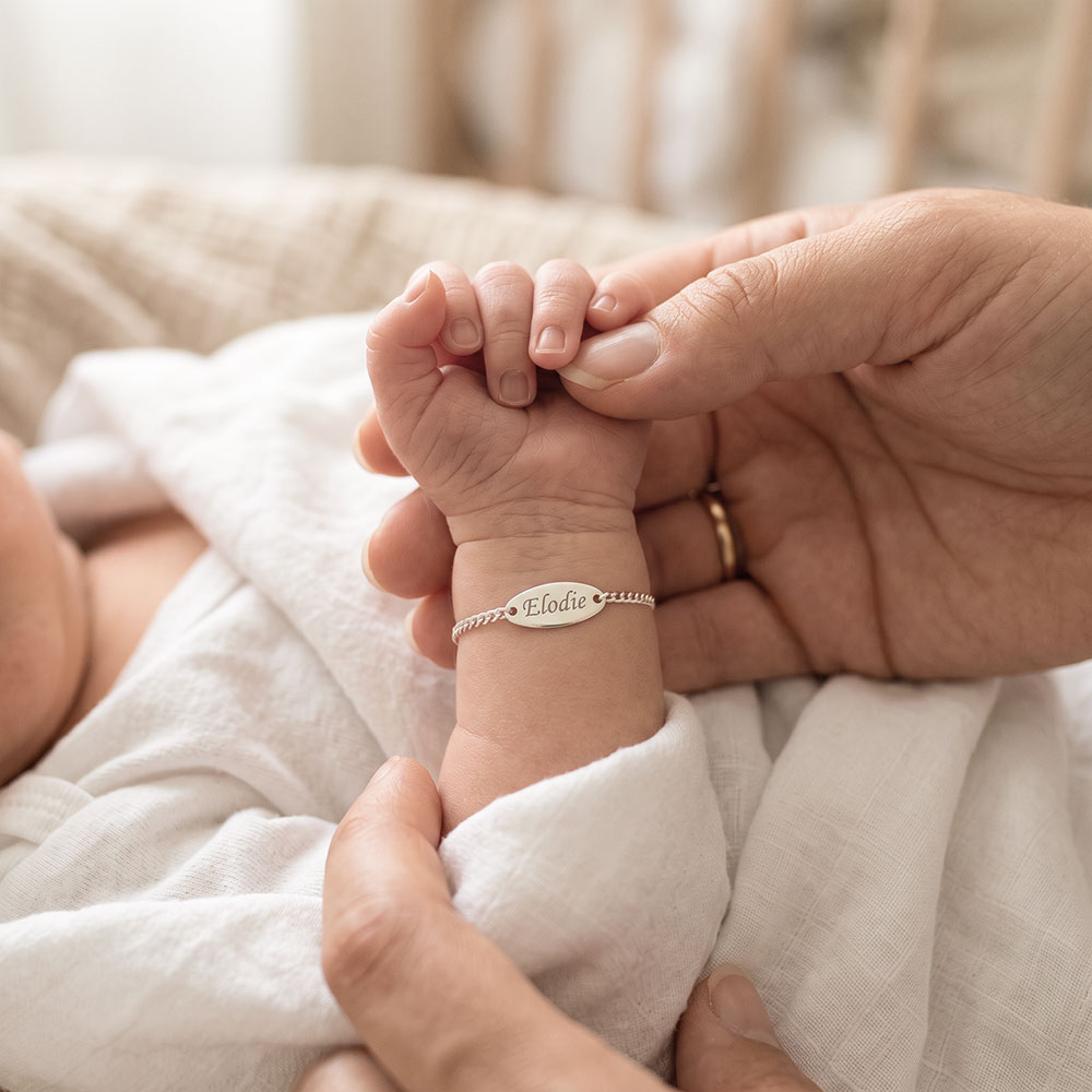 Offrir une gourmette pour bébé